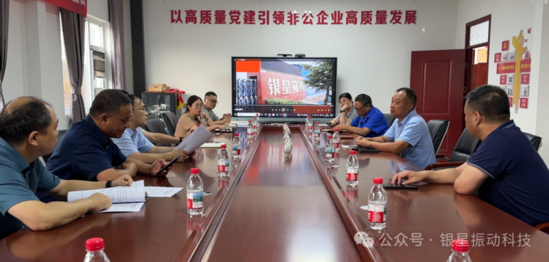 企業(yè)家張尚銀代表銀星機械捐款助力張莊村鄉(xiāng)鎮(zhèn)道路建設(shè)